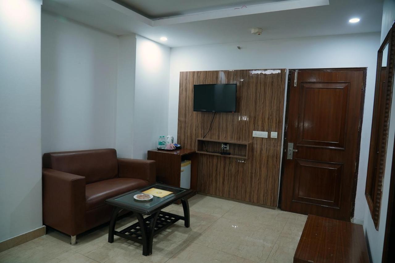 The Lohmod Hotel - Near Delhi Airport New Delhi Bagian luar foto