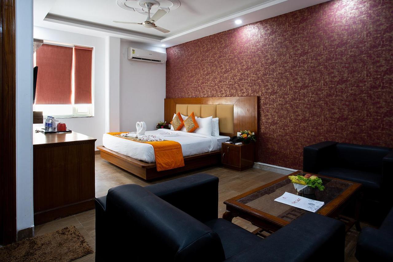 The Lohmod Hotel - Near Delhi Airport New Delhi Bagian luar foto
