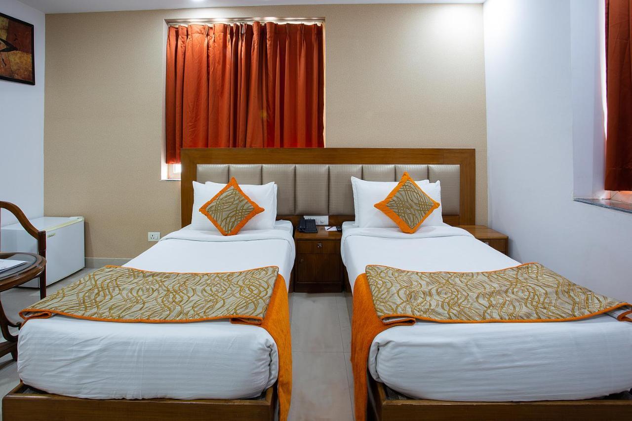 The Lohmod Hotel - Near Delhi Airport New Delhi Bagian luar foto