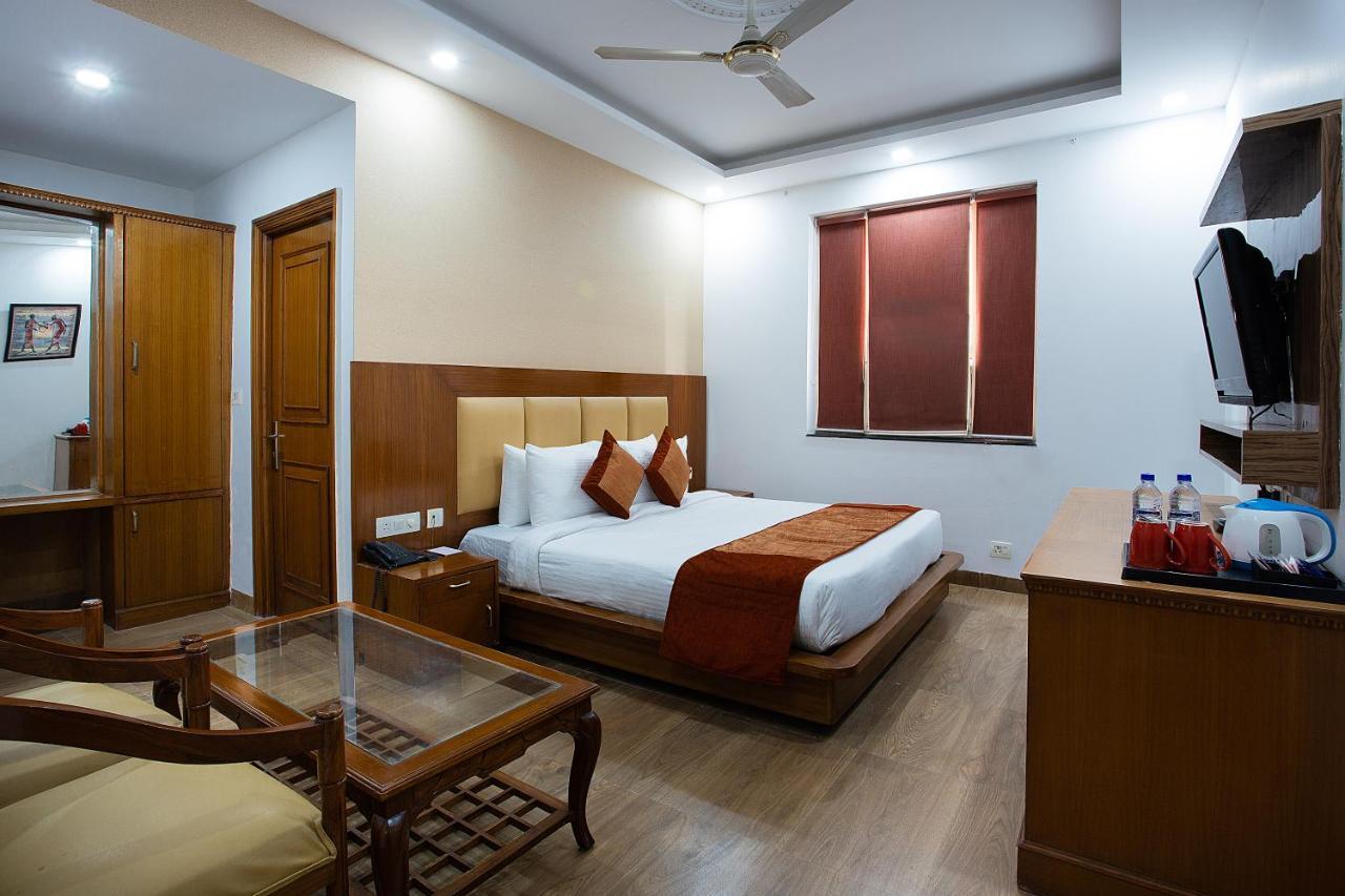 The Lohmod Hotel - Near Delhi Airport New Delhi Bagian luar foto