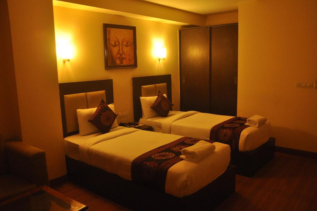 The Lohmod Hotel - Near Delhi Airport New Delhi Bagian luar foto