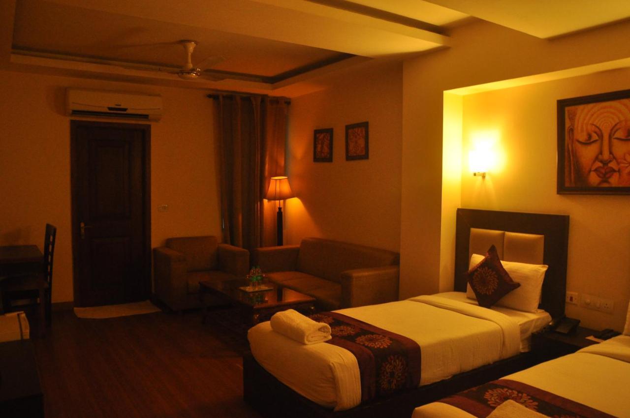 The Lohmod Hotel - Near Delhi Airport New Delhi Bagian luar foto