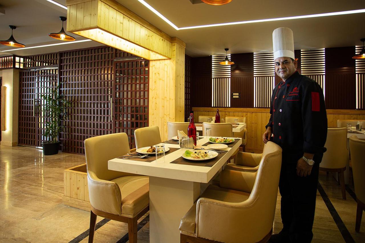 The Lohmod Hotel - Near Delhi Airport New Delhi Bagian luar foto