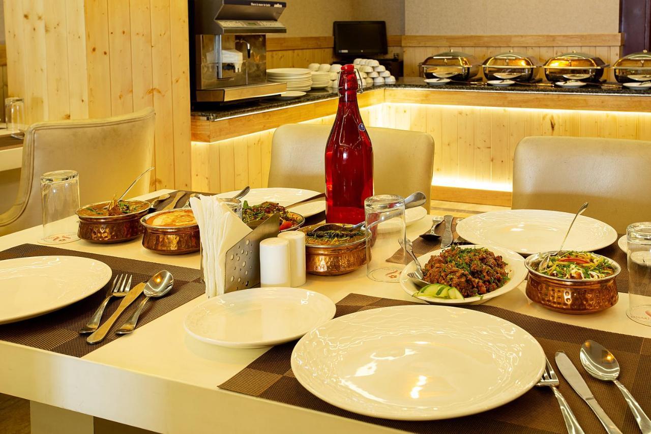 The Lohmod Hotel - Near Delhi Airport New Delhi Bagian luar foto